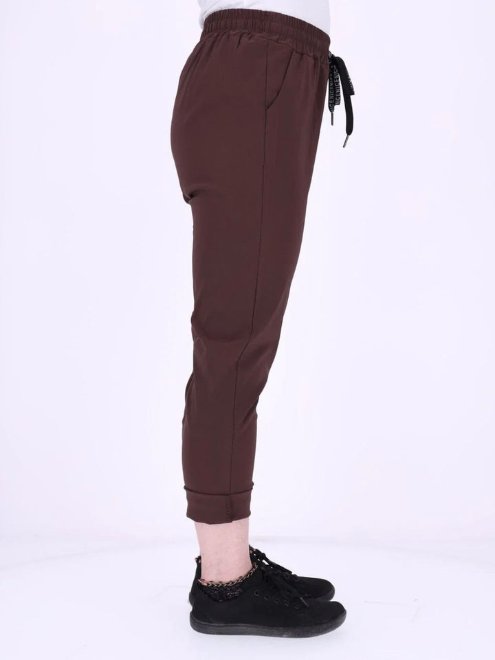 Braune Damenhose mit elastischem Bund & variabler Beinlänge