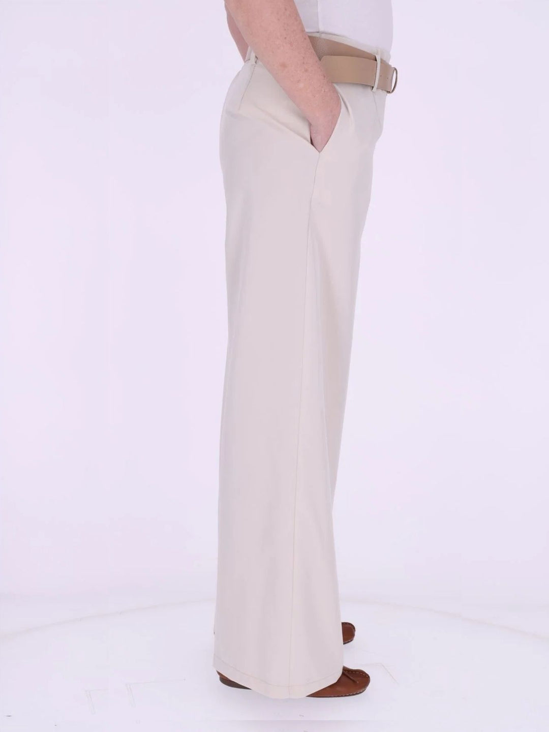Beige Damen-Sommerhose mit weitem Bein & Gürtel – bequem & chic
