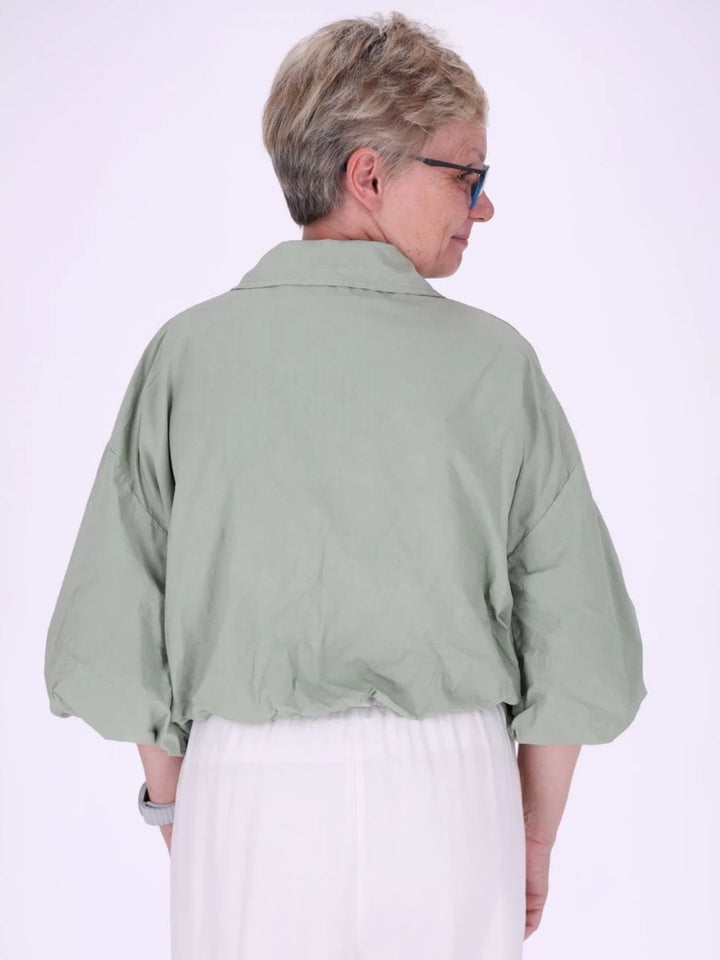 Damenjacke in sanftem Pastellgrün mit Ballonärmeln & 3/4-Arm