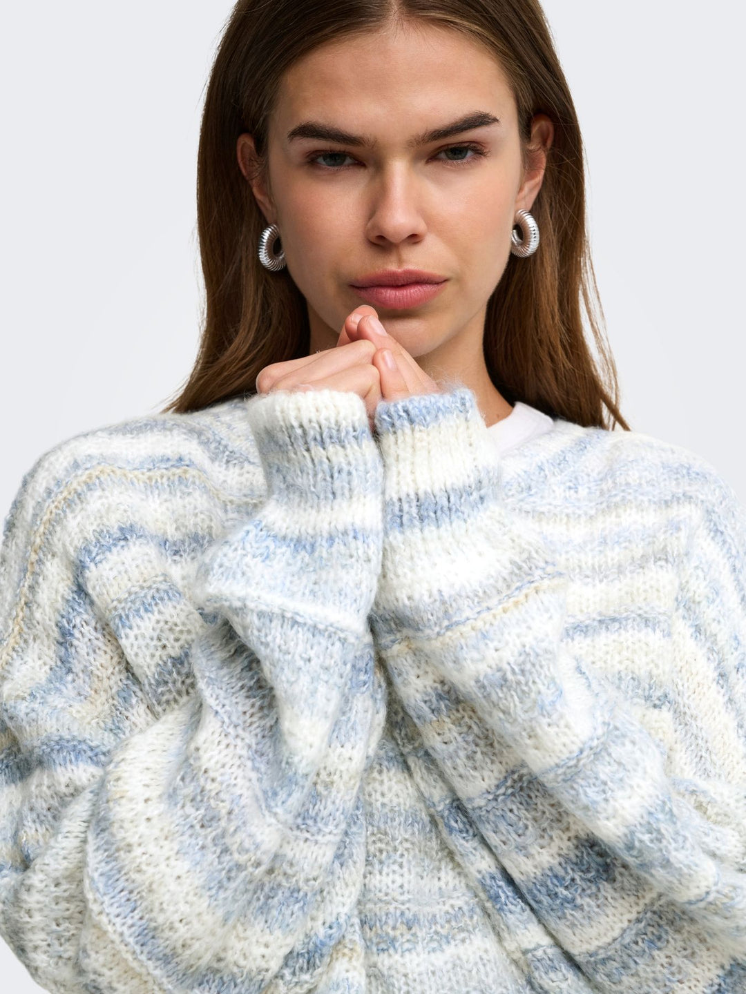 Damen Strickpullover in Cloud Dancer & Windward Blue von Only