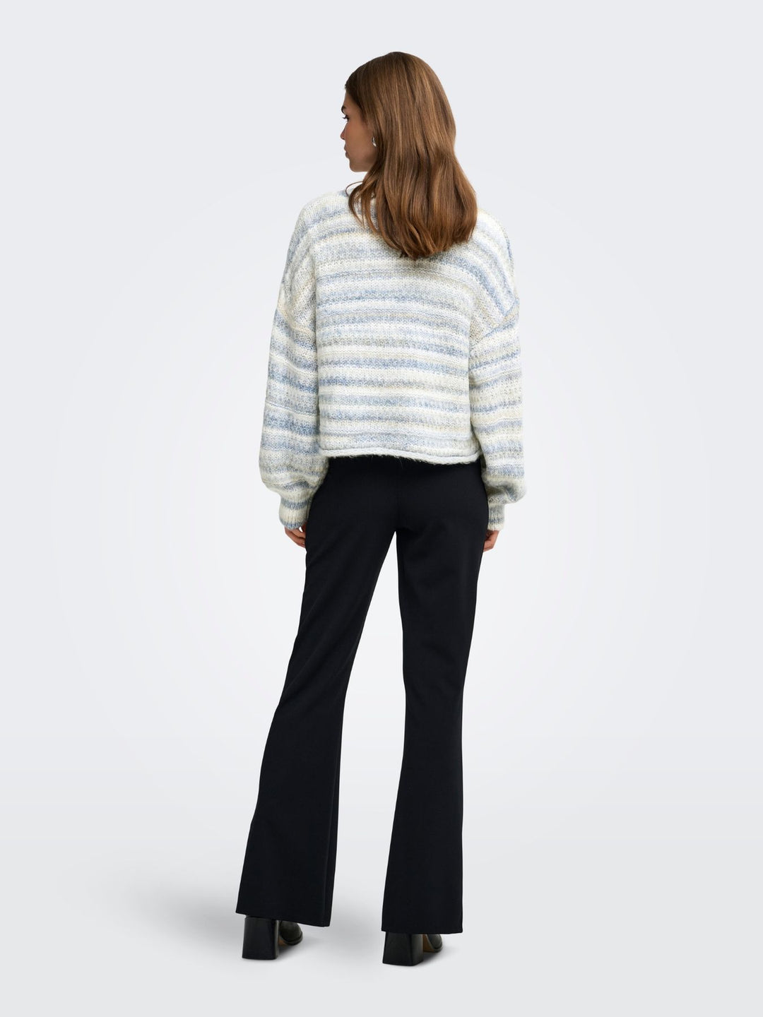 Damen Strickpullover in Cloud Dancer & Windward Blue von Only
