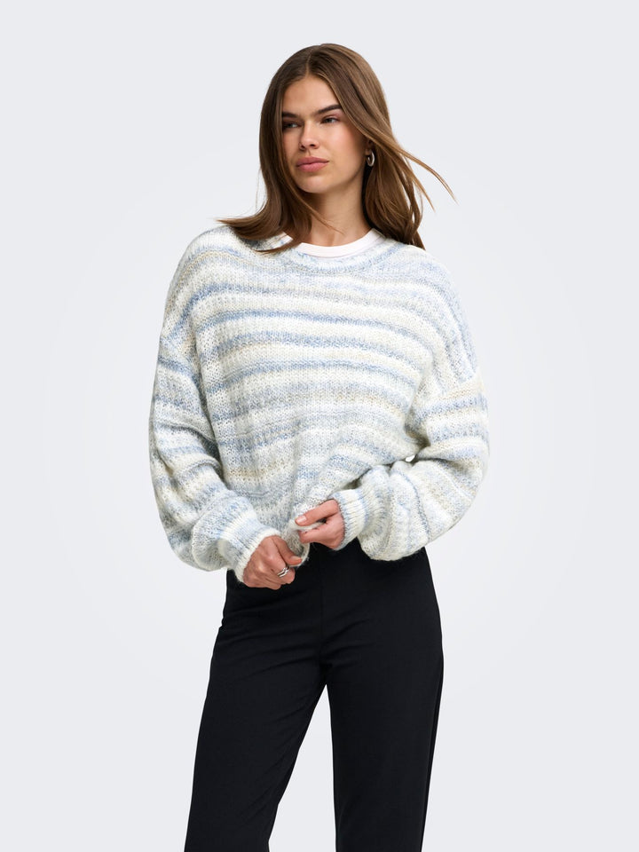 Damen Strickpullover in Cloud Dancer & Windward Blue von Only