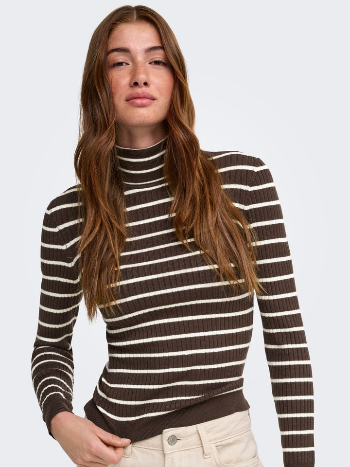 Damen Rollkragen-Strickpullover in Coffee Bean mit feinen Streifen von Only