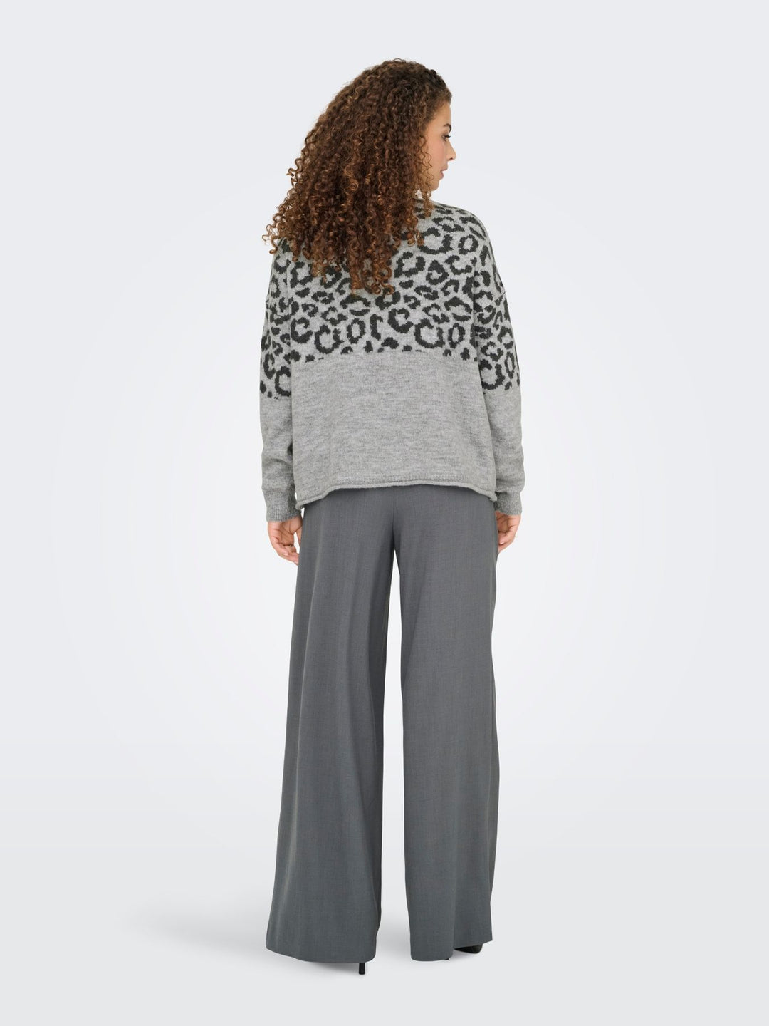 Damen Strickpullover mit Rundhalsausschnitt & tief angesetzten Schultern in Grau