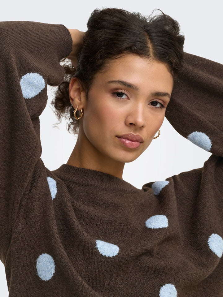 Brauner Damen Strickpullover mit hellblauen & braunen Punkten