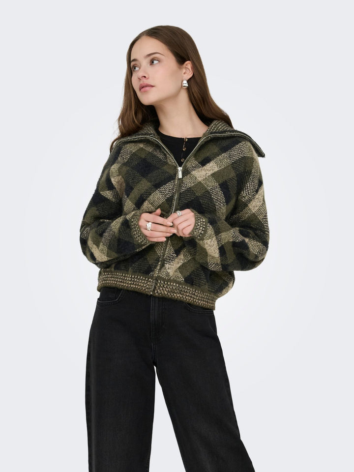 Damen Strickjacke in Forest Night mit hochgeschlossenem Ausschnitt