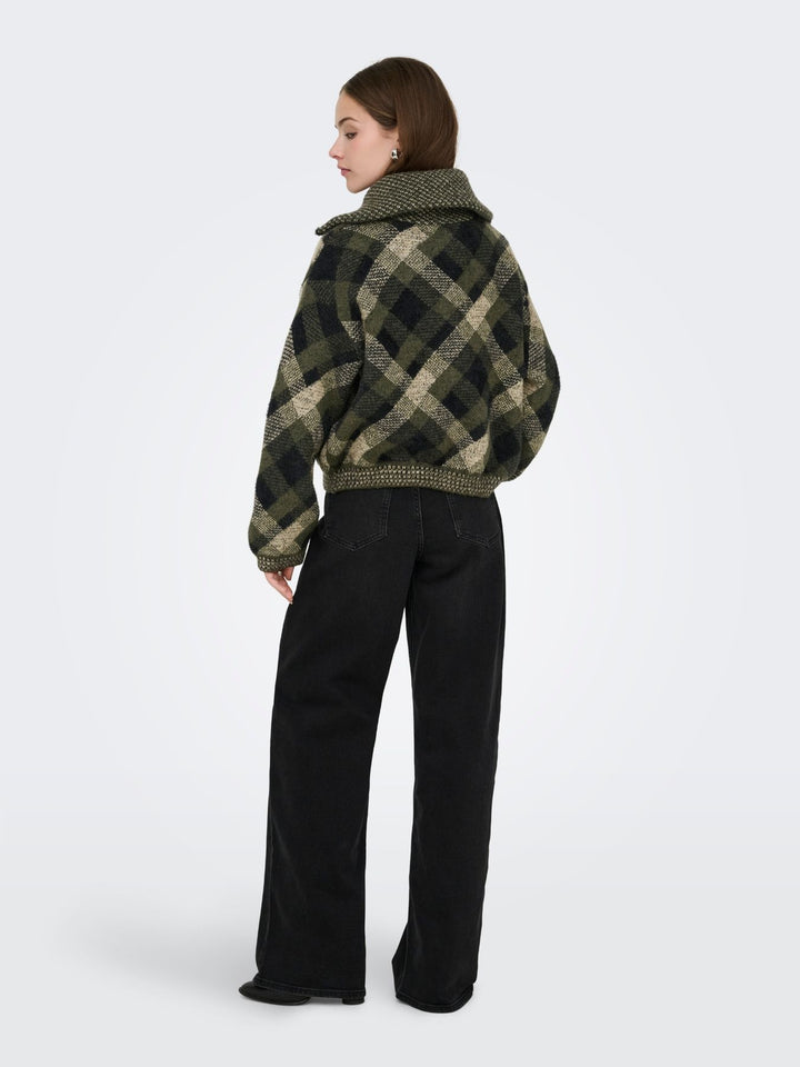 Damen Strickjacke in Forest Night mit hochgeschlossenem Ausschnitt