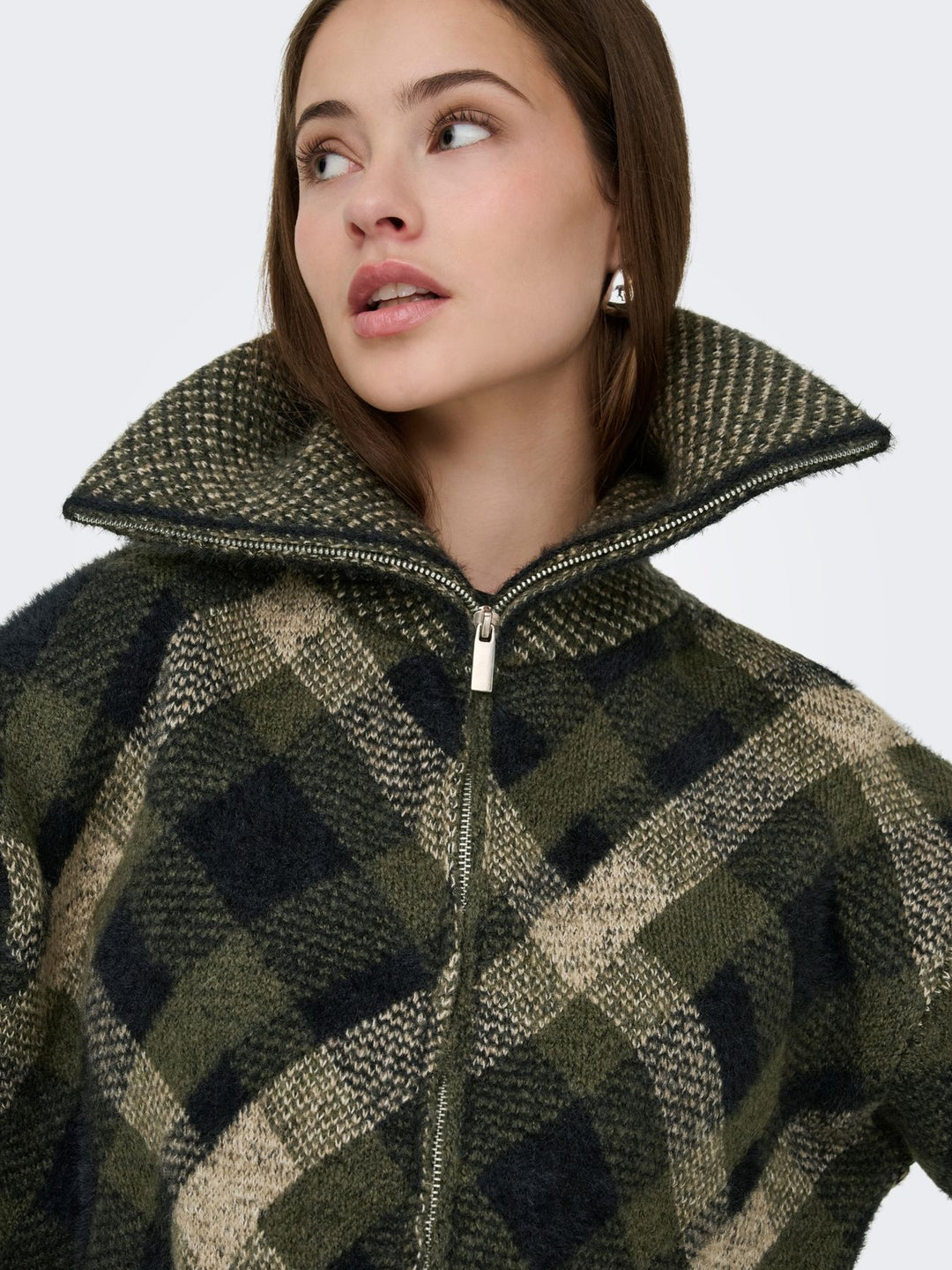 Damen Strickjacke in Forest Night mit hochgeschlossenem Ausschnitt
