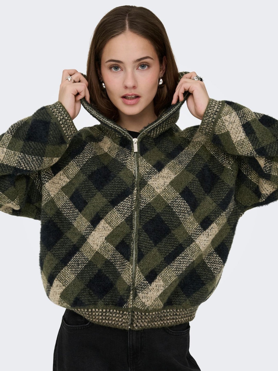 Damen Strickjacke in Forest Night mit hochgeschlossenem Ausschnitt