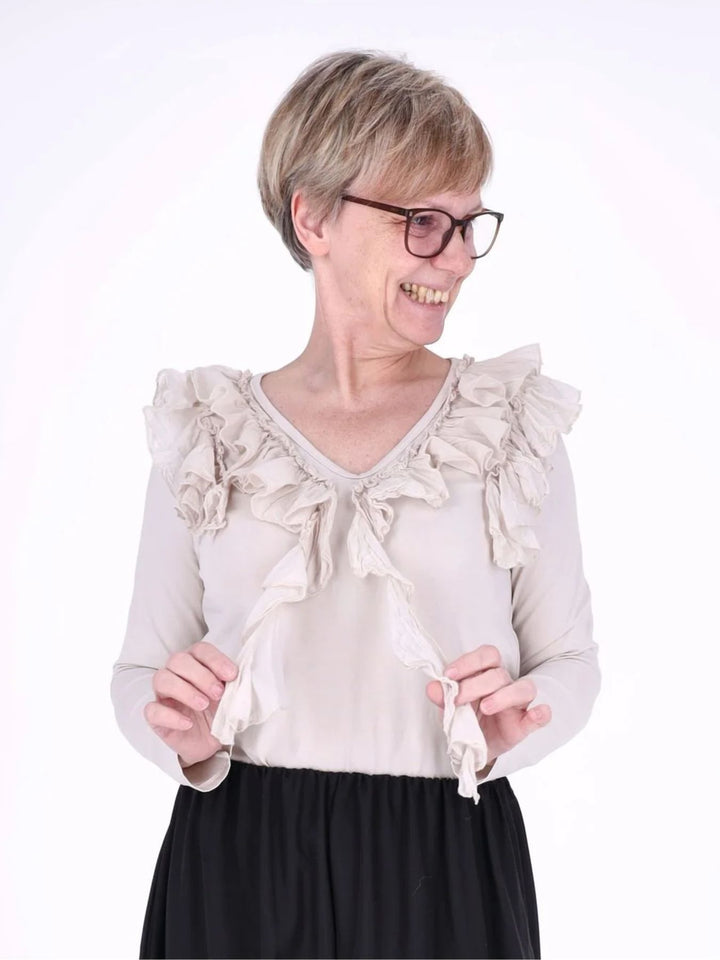 Beiges Damen Langarmshirt mit Rüschen & V-Ausschnitt