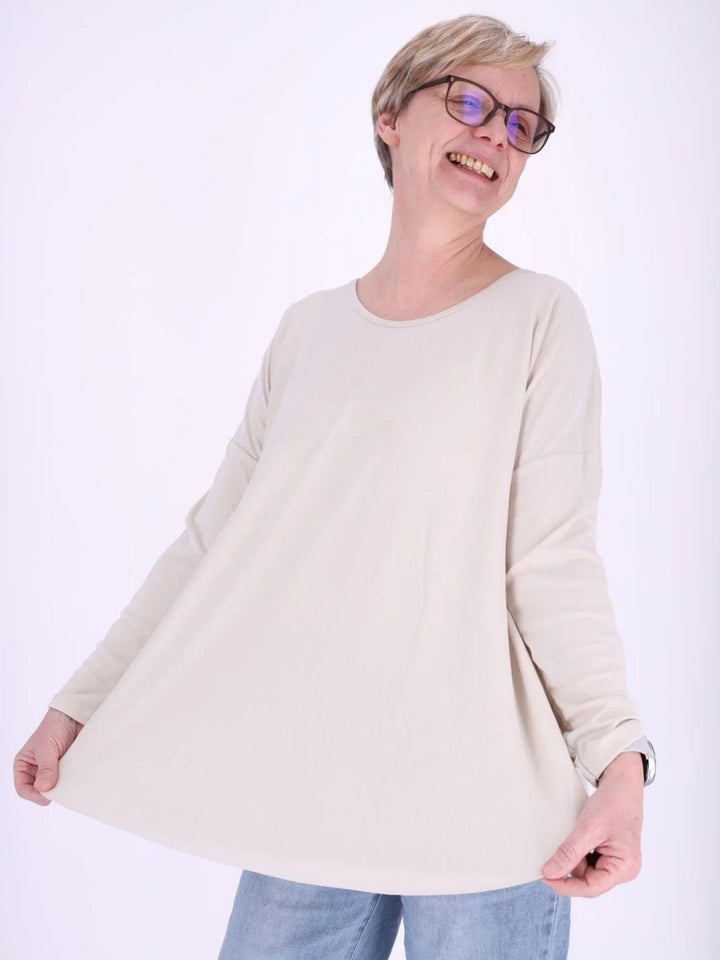 Beiges Damen Shirt mit offenen Kanten – locker & lässig