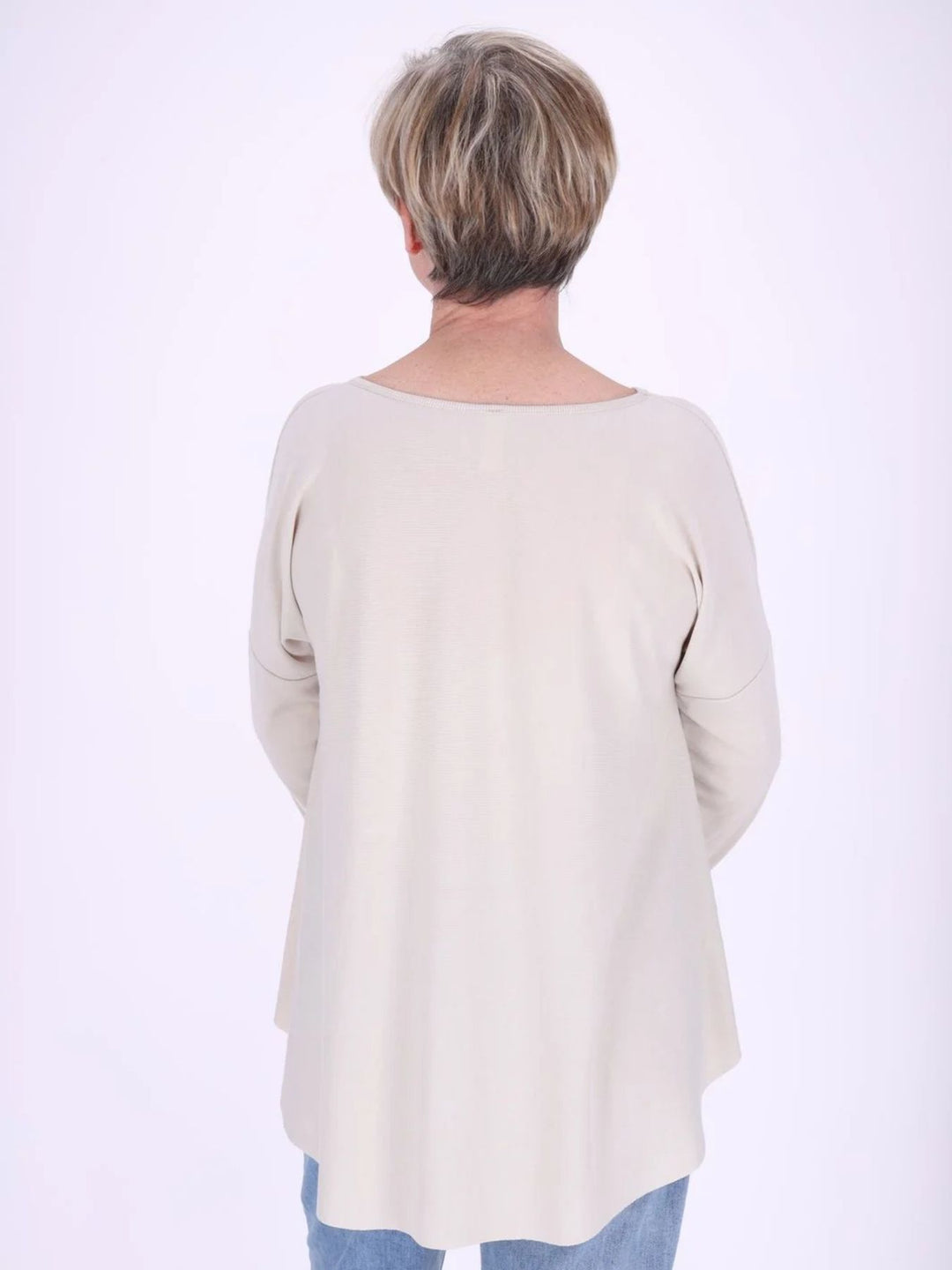 Beiges Damen Shirt mit offenen Kanten – locker & lässig