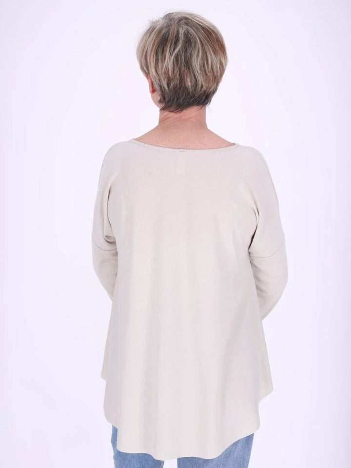 Beiges Damen Shirt mit offenen Kanten – locker & lässig
