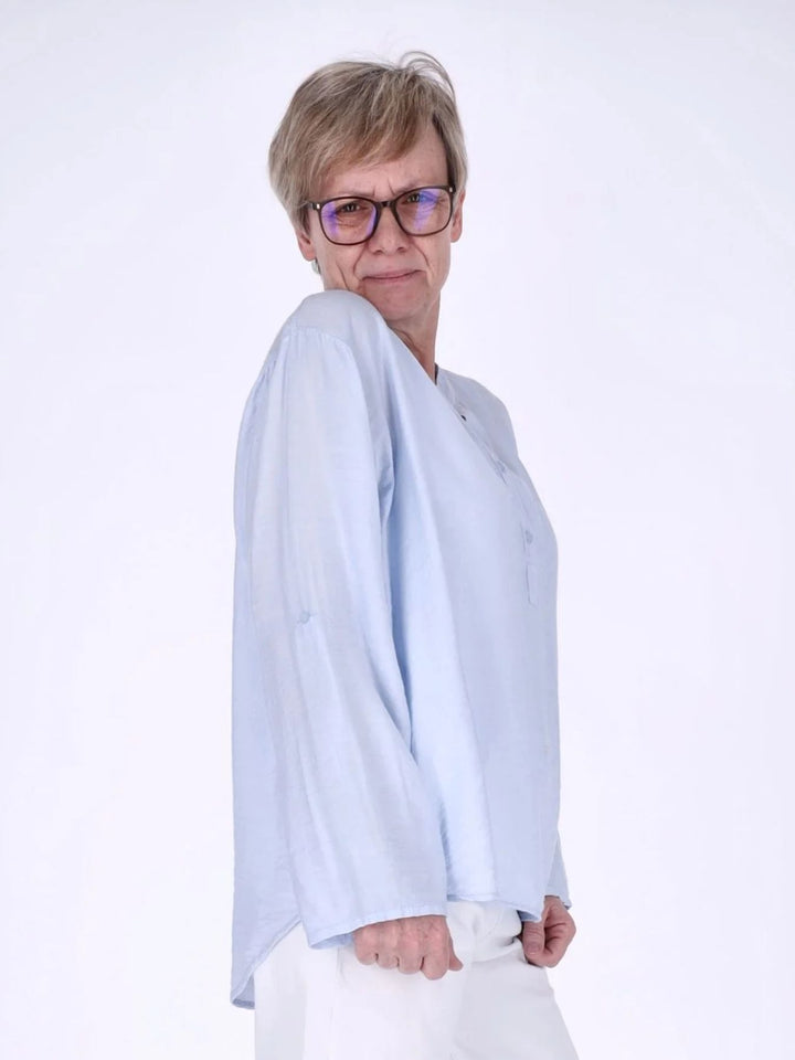 Blaues Damen Blusenshirt aus Viskose mit Krempelarm & Knopfleiste