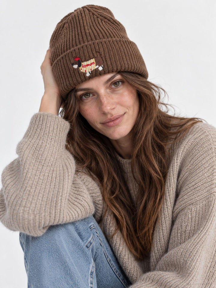 Strickmütze Damen mit Dackel-Stickerei – Braun