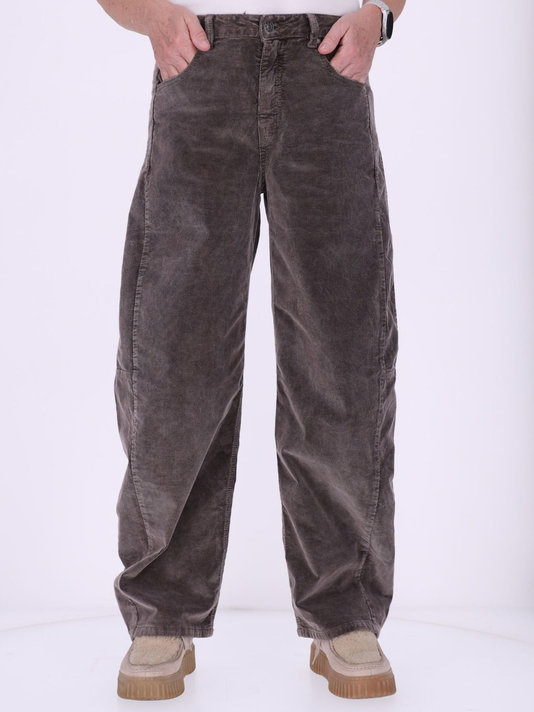 Damen Cordhose Barrel Fit – Coffee