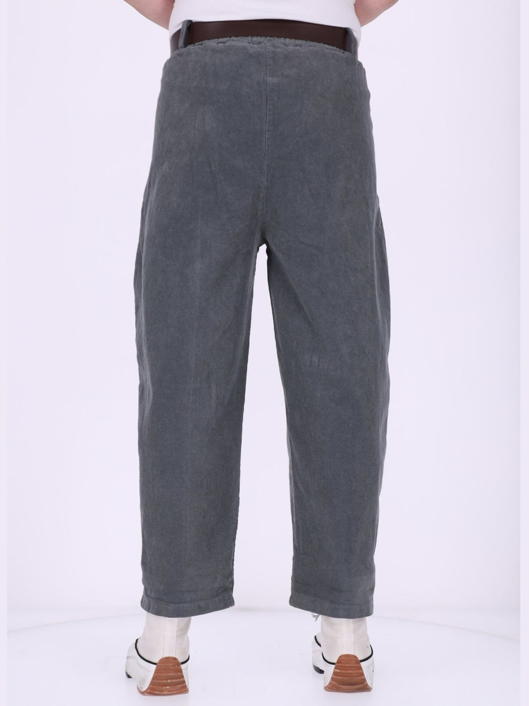 Damen Cordhose im Barrel Fit und Gürtel – Grau