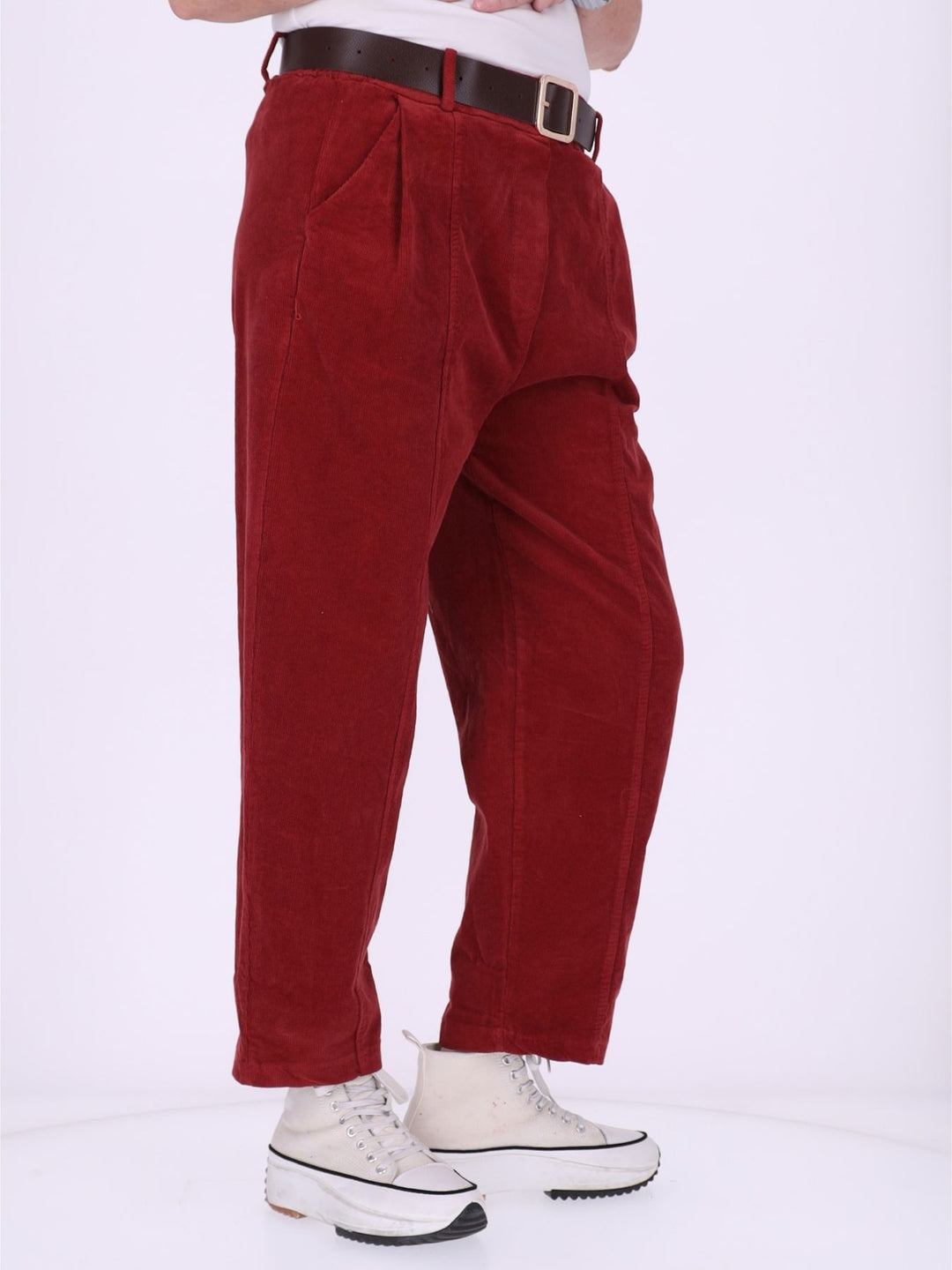 Damen Cordhose mit Gürtel im Barrel Fit  – Rostrot