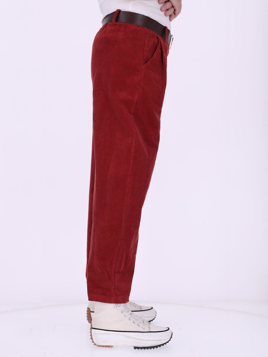 Damen Cordhose mit Gürtel im Barrel Fit  – Rostrot