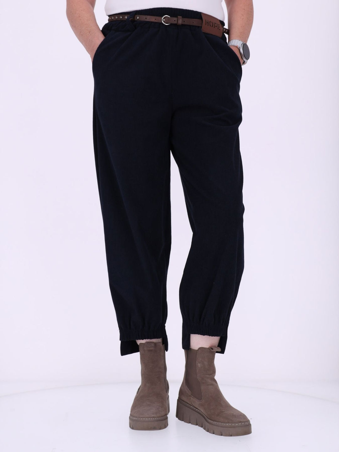 Cordhose Damen Jogger mit Nietengürtel – Navy