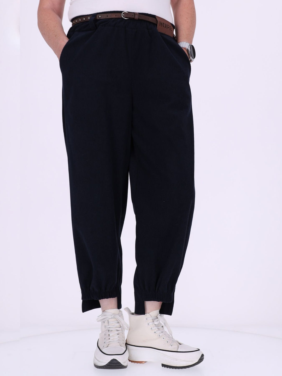 Cordhose Damen Jogger mit Nietengürtel – Navy