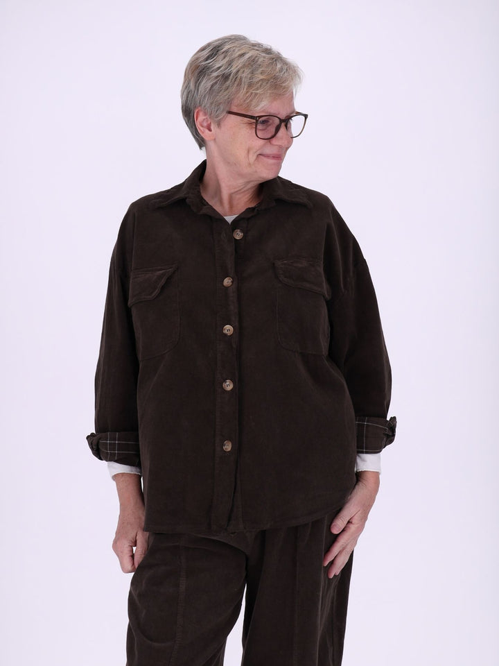 Damen Cord-Overshirt Braun – mit kariertem Innenfutter