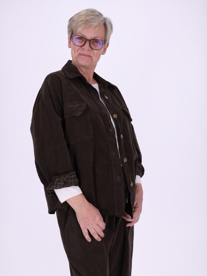 Damen Cord-Overshirt Braun – mit kariertem Innenfutter