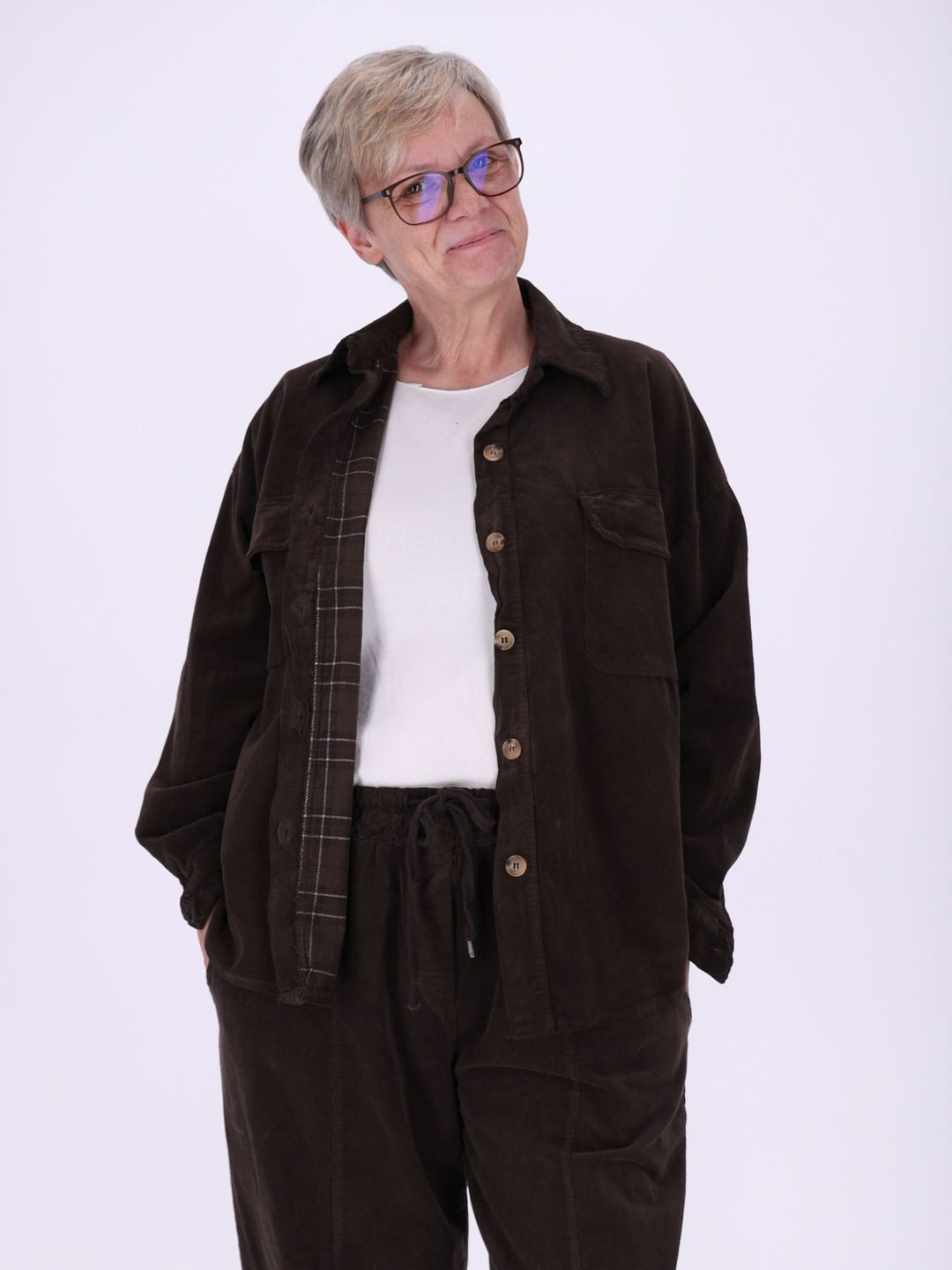 Damen Cord-Overshirt Braun – mit kariertem Innenfutter