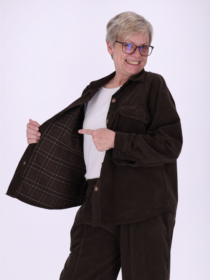 Damen Cord-Overshirt Braun – mit kariertem Innenfutter