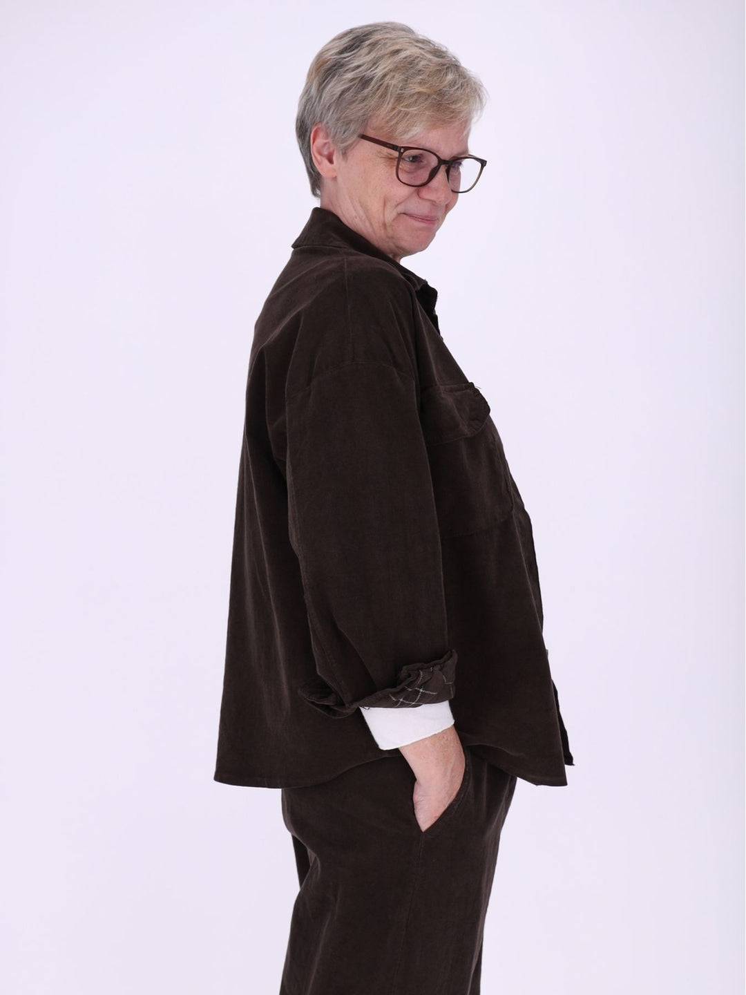 Damen Cord-Overshirt Braun – mit kariertem Innenfutter