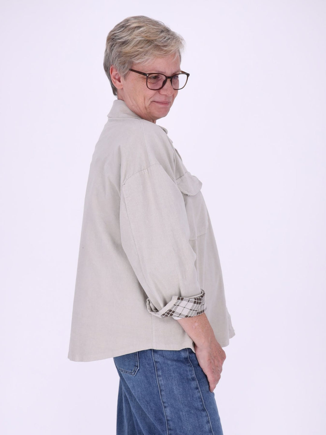 Damen Cord-Overshirt Beige – mit kariertem Innenfutter