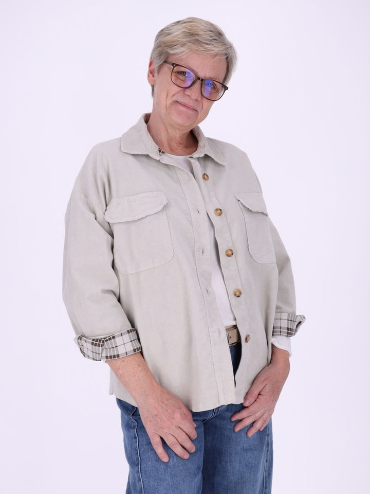 Damen Cord-Overshirt Beige – mit kariertem Innenfutter