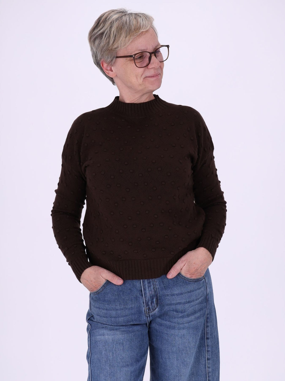 Brauner Strickpullover Damen mit Tupfen & Stehkragen – figurbetont mit Strukturmuster