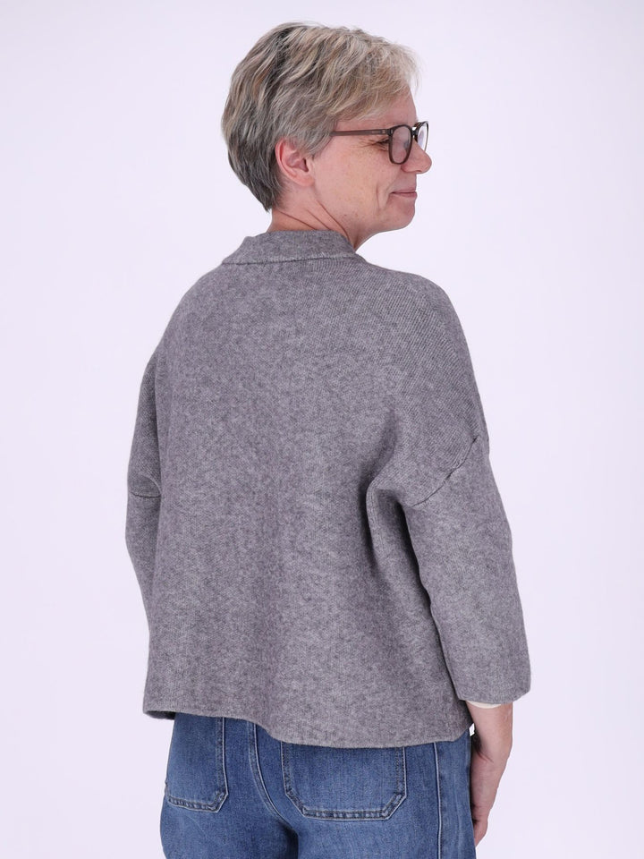 Graue Strickjacke Damen in A-Form – Stehkragen & halber Arm
