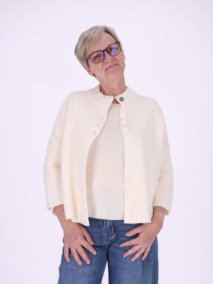 Beige Strickjacke Damen in A-Form – Stehkragen & halber Arm