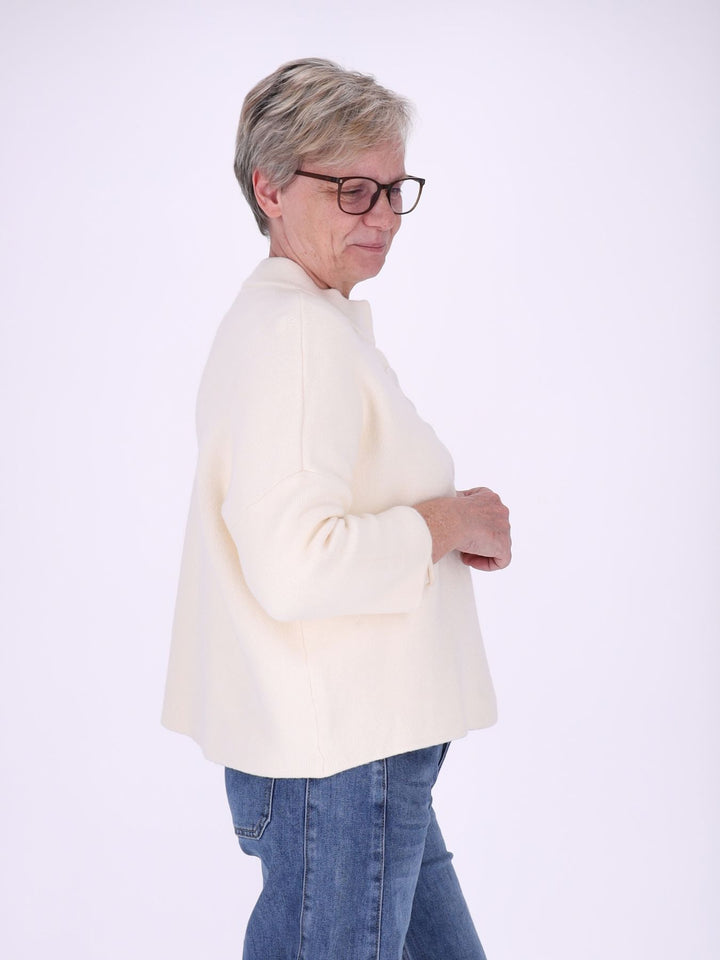 Beige Strickjacke Damen in A-Form – Stehkragen & halber Arm
