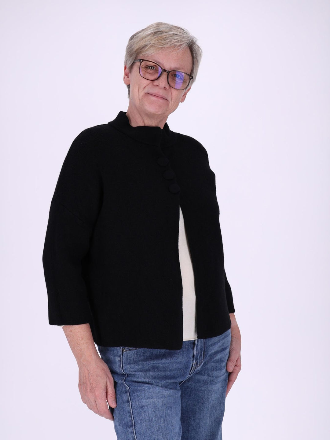 Schwarze Strickjacke Damen in A-Form – Stehkragen & halber Arm