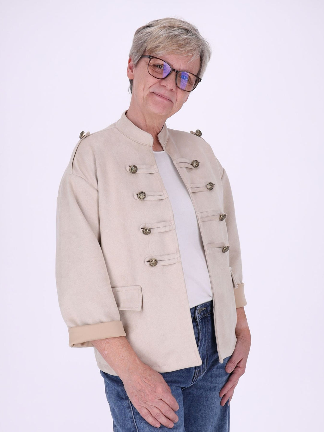 Beige Military Jacke Damen in Veloursoptik – offen & detailreich