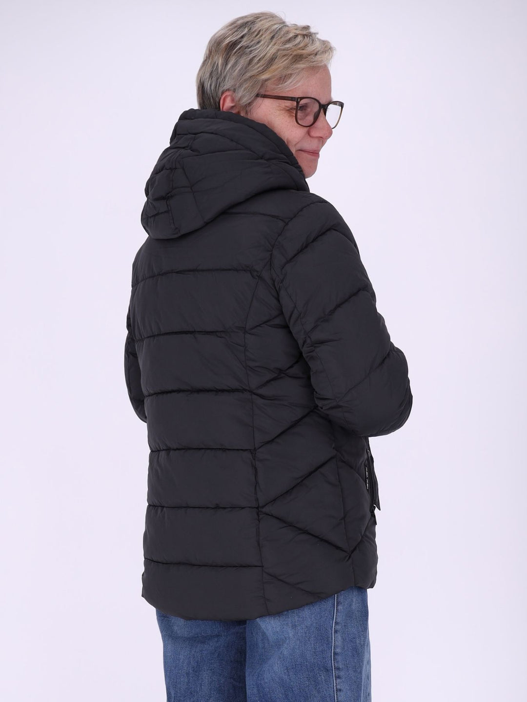 Schwarze Damen Steppjacke mit Rautensteppung & recycelter Wattierung – modern, zeitlos & vielseitig