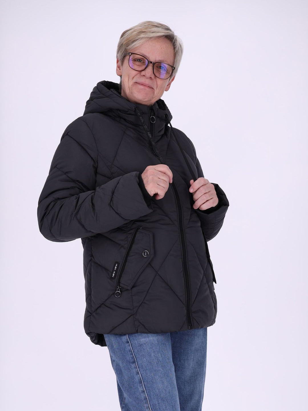 Schwarze Damen Steppjacke mit Rautensteppung & recycelter Wattierung – modern, zeitlos & vielseitig