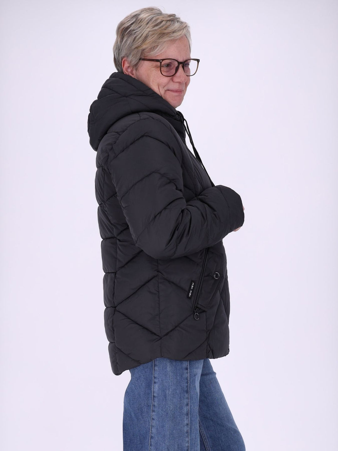 Schwarze Damen Steppjacke mit Rautensteppung & recycelter Wattierung – modern, zeitlos & vielseitig