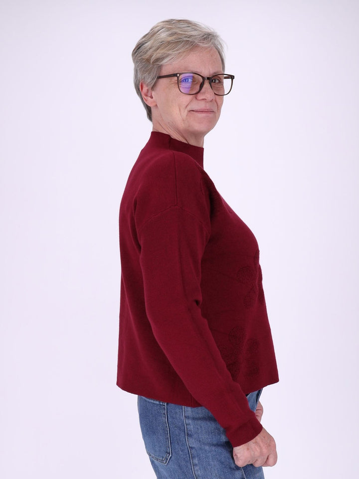 Bordeaux Strickpullover Damen mit Stehkragen & Blüten – feminine 3D-Details