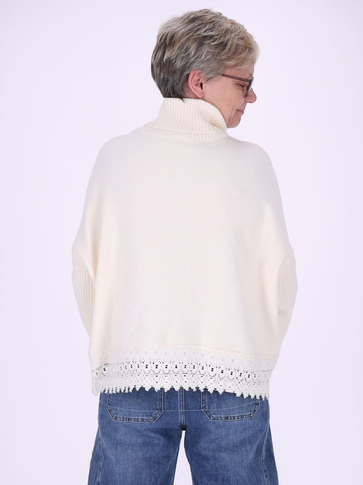 Beiger Strickpullover Damen mit Rollkragen – Boxy Schnitt & Spitzendetail