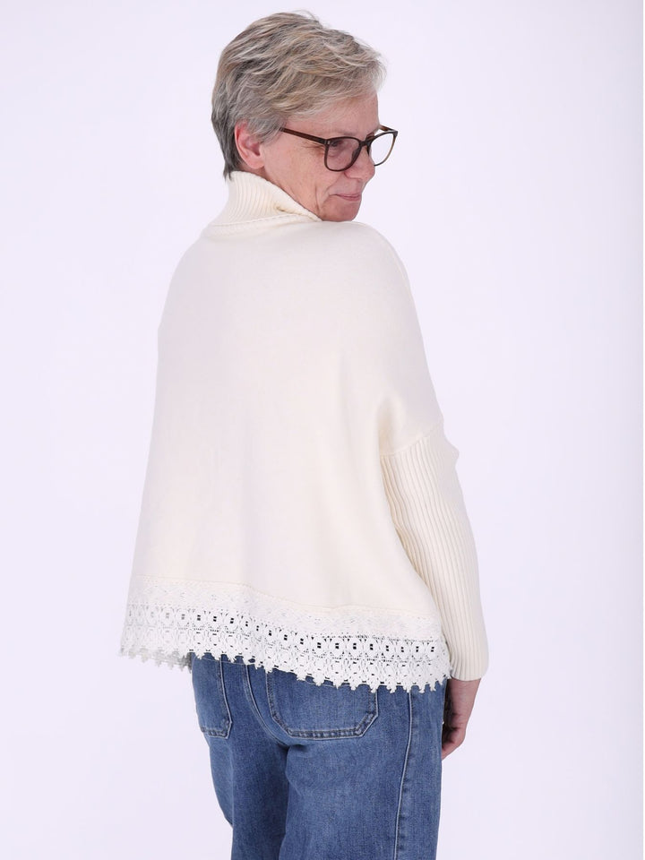 Beiger Strickpullover Damen mit Rollkragen – Boxy Schnitt & Spitzendetail
