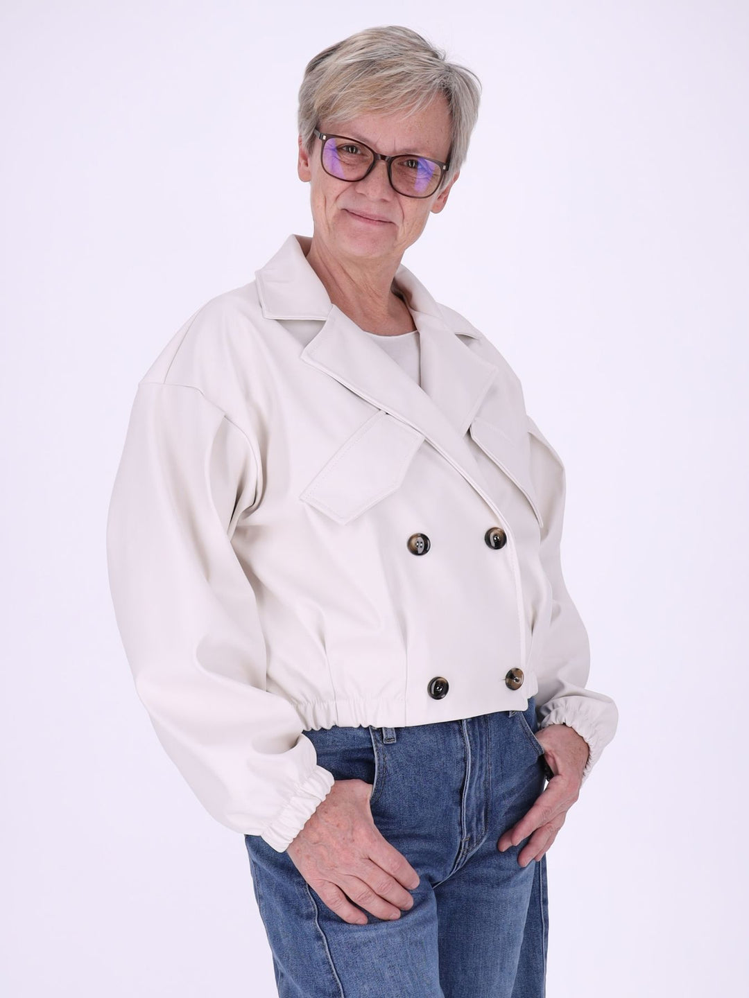Kurzjacke Damen in Kunstlederoptik – doppelte Knopfleiste & moderner Schnitt