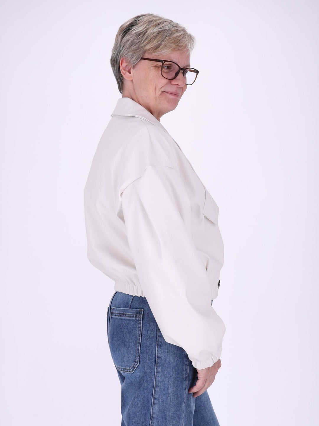 Kurzjacke Damen in Kunstlederoptik – doppelte Knopfleiste & moderner Schnitt