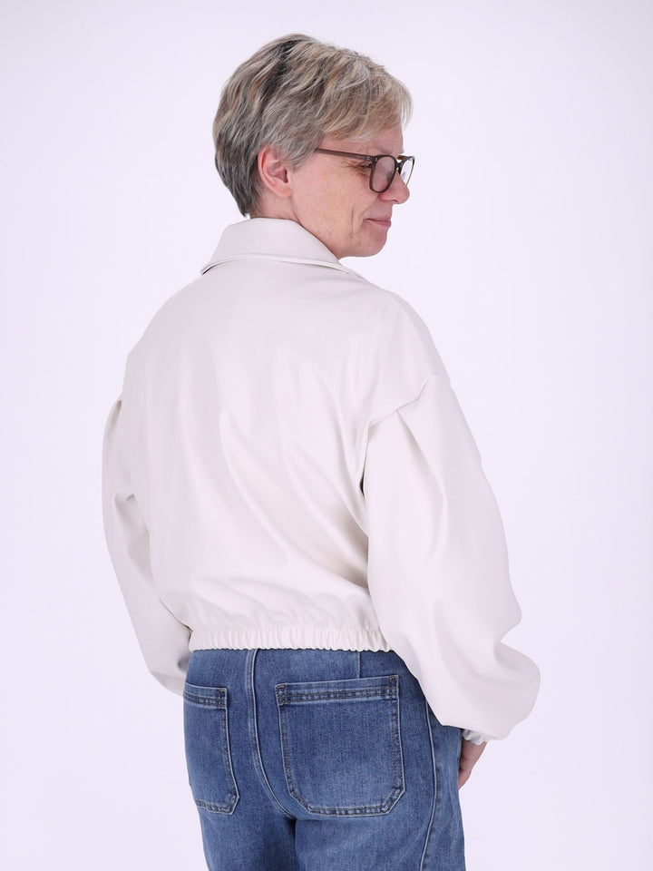 Kurzjacke Damen in Kunstlederoptik – doppelte Knopfleiste & moderner Schnitt