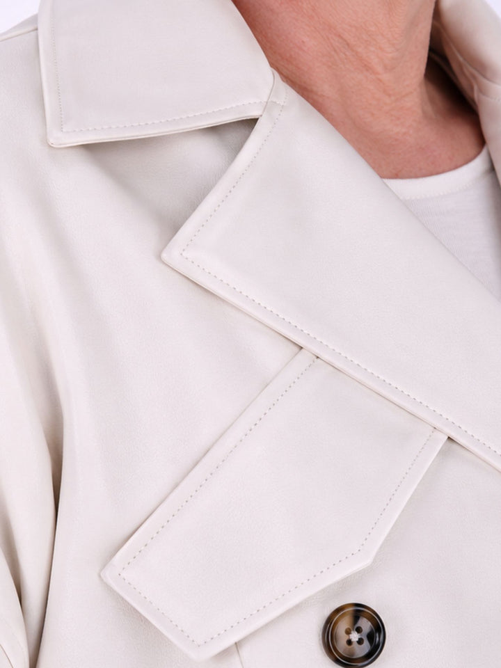 Kurzjacke Damen in Kunstlederoptik – doppelte Knopfleiste & moderner Schnitt