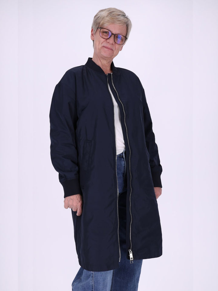 Dunkelblauer Damen Long-Blouson mit Reißverschluss – lässig, modern & zeitlos