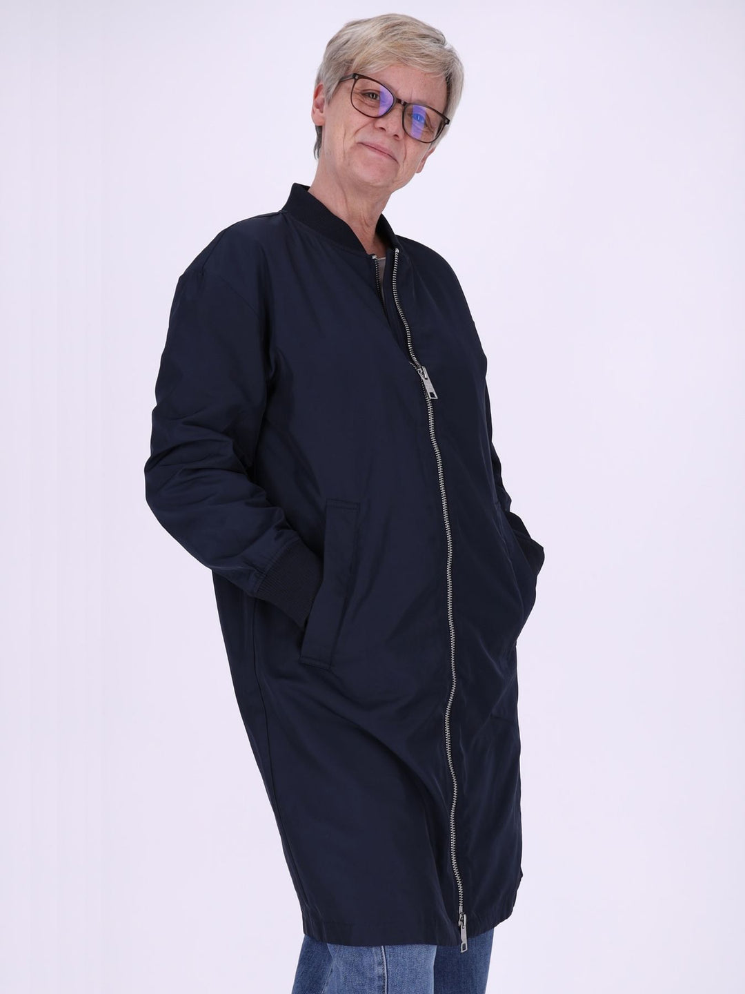 Dunkelblauer Damen Long-Blouson mit Reißverschluss – lässig, modern & zeitlos